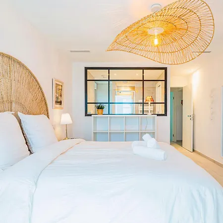 Luxurious Waterfront - Unique & Exclusive Location Apartamento