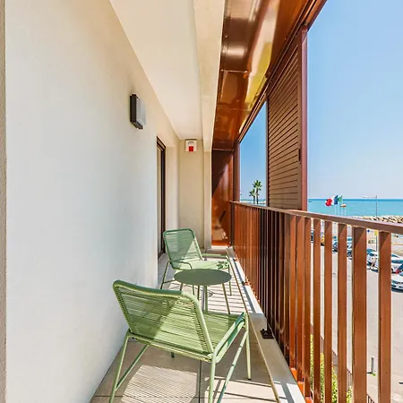 Luxurious Waterfront - Unique & Exclusive Location *