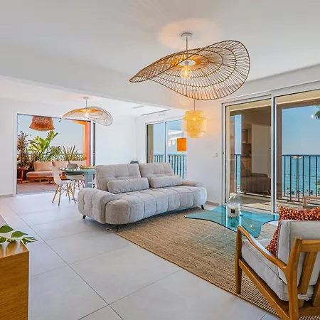 Luxurious Waterfront - Unique & Exclusive Location